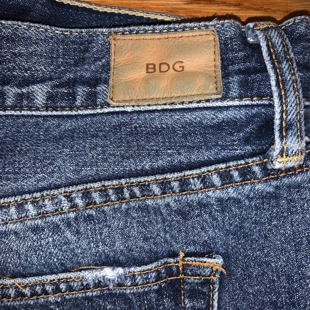 BDG tomgirl jean shorts size 30 button fly raw hem medium wash urban outfitters - Picture 14 of 15